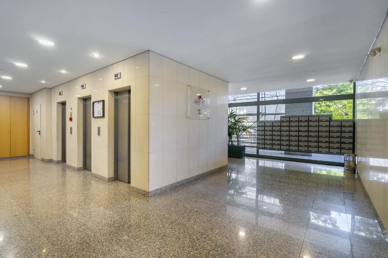 Whome Family Condo - Urban Retreat With Parking, Ac, Elevator In Great Location Lisboa Exterior foto